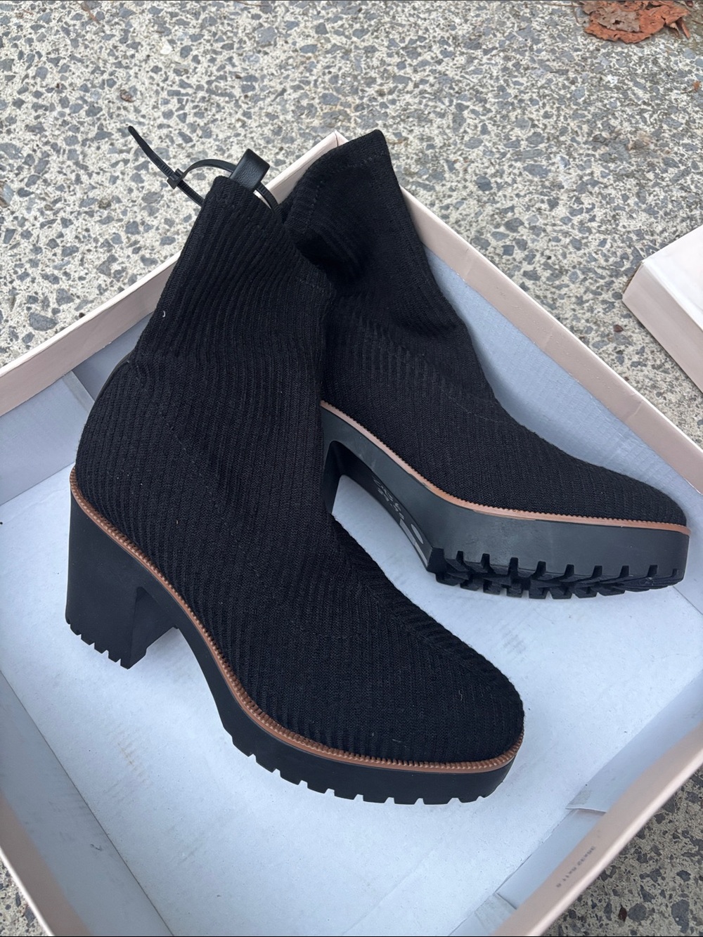 Chinese Laundry Garvey Black Knit Lug-Sole Block Heel Ankle Boots Size 7.5